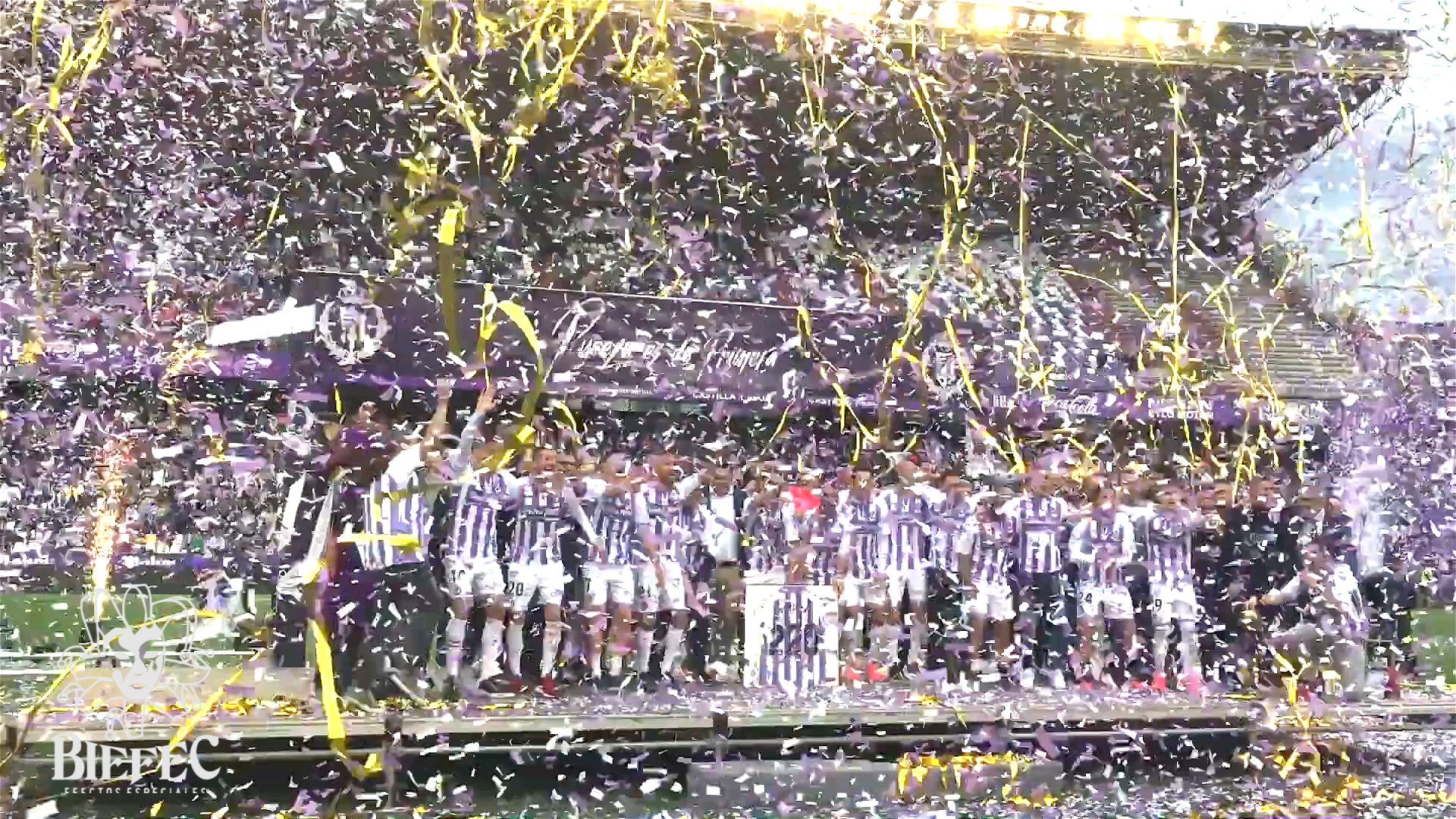 El Real Valladolid permanece en primera y lo celebramos con mucho confeti y serpentinas